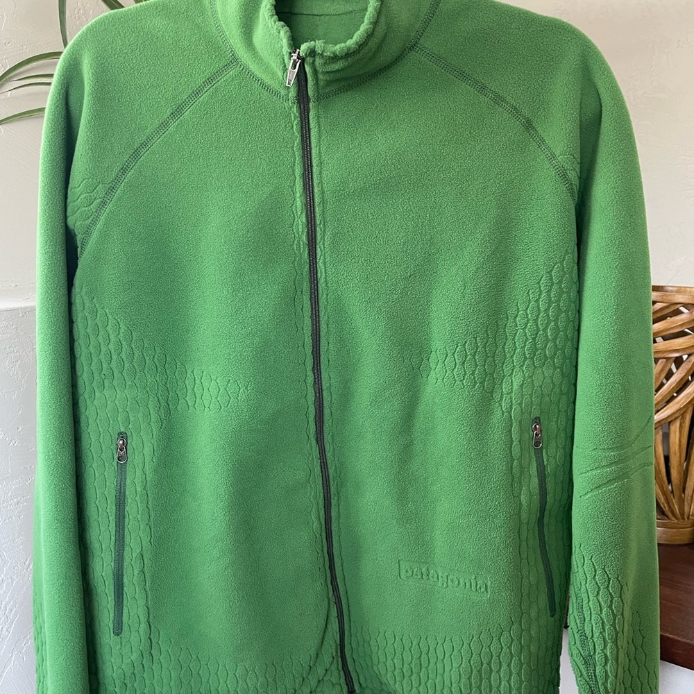 Ladies Patagonia Fleece Zip-up